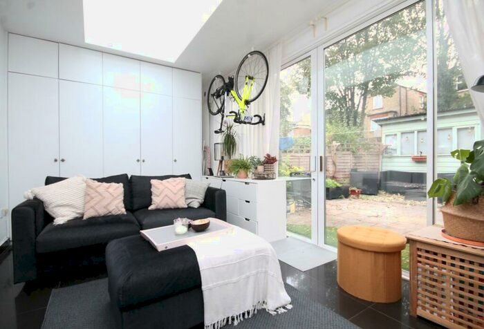 1 Bedroom Flat To Rent In The Grove, Finchley, N3