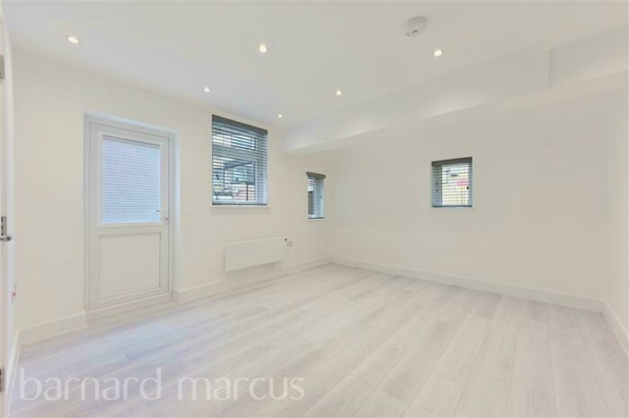 Studio To Rent In High Street, Woking, GU21