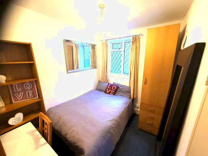 Studio To Rent In Kings Road, London, SW10