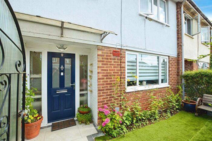 3 Bedroom Terraced House For Sale In Howe Road, Hemel Hempstead, HP3
