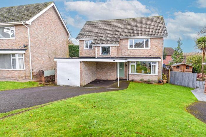 4 Bedroom Detached House For Sale In Westland Drive, Waterlooville, PO7