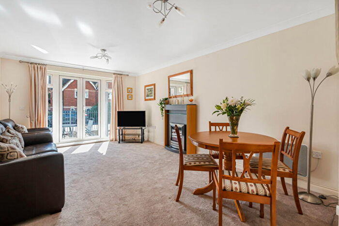 2 Bedroom Flat For Sale In Old Dairy Close, Fleet, GU51