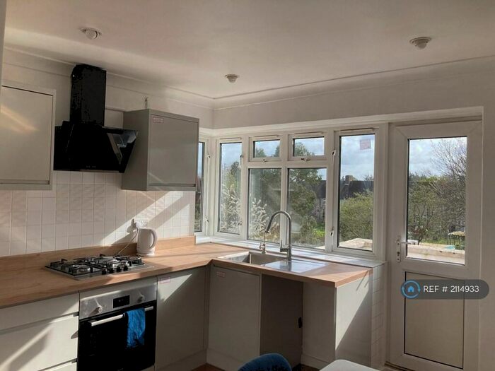 2 Bedroom Flat To Rent In Barking, Barking, IG11