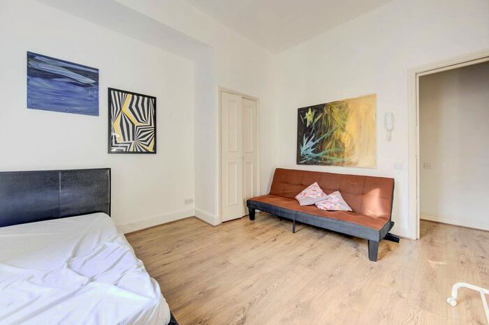 Studio To Rent In Collingham Place, Kensington, London, SW5
