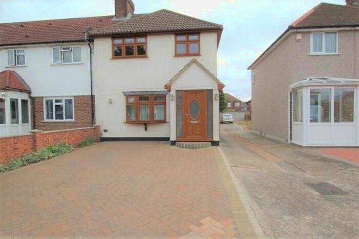 3 Bedroom End Of Terrace House To Rent In Ingrebourne Road, Rainham, Essex, RM13