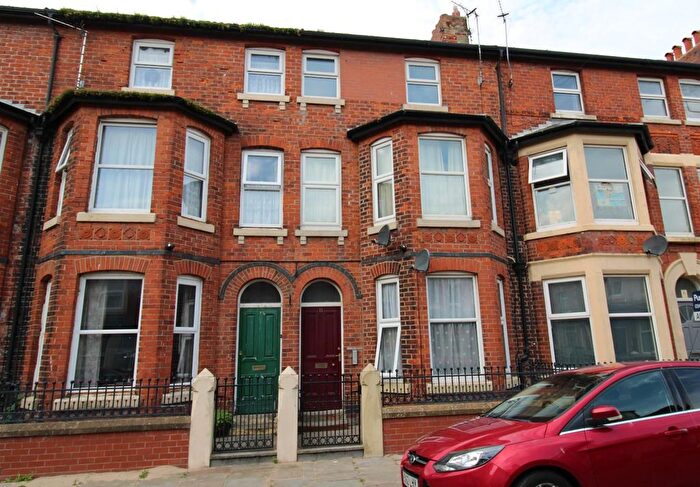 2 Bedroom Flat To Rent In Windsor Place, Fleetwood, FY7