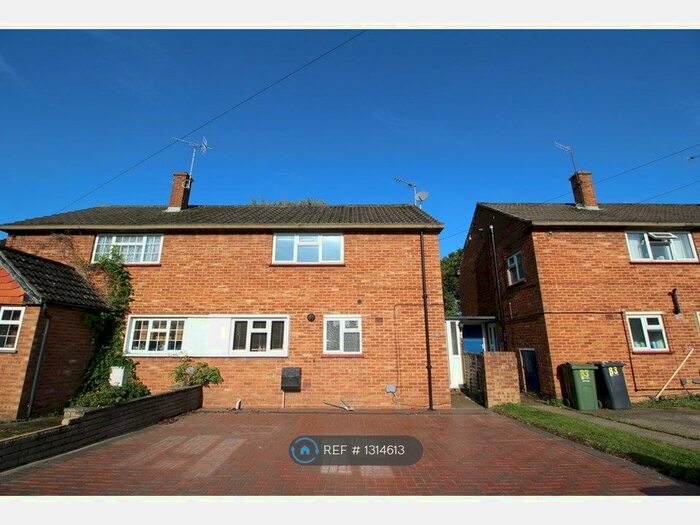 4 Bedroom Semi-Detached House To Rent In Pond Meadow, Guildford, GU2