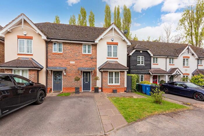 3 Bedroom Semi-Detached House For Sale In Beechfield Place, Maidenhead, SL6