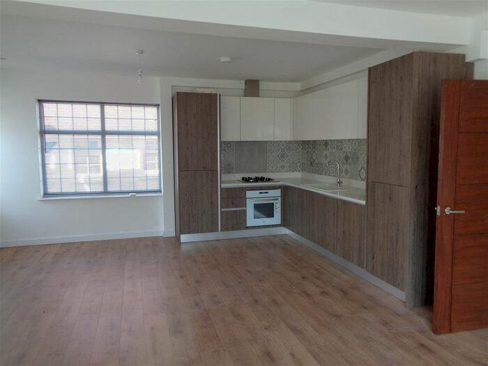 3 Bedroom Flat To Rent In The Knot, Beach Road, Westgate, CT8