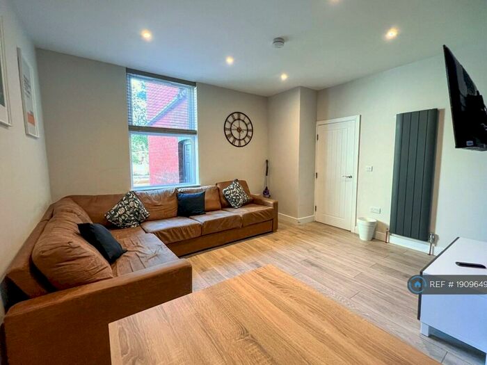 8 Bedroom Terraced House To Rent In Crookesmoor Road, Sheffield, S6