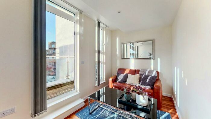 1 Bedroom Apartment To Rent In Lambs Passage, EC1Y