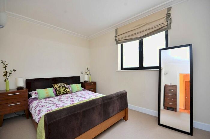 3 Bedroom Flat To Rent In Cromwell Road, South Kensington, London, SW7