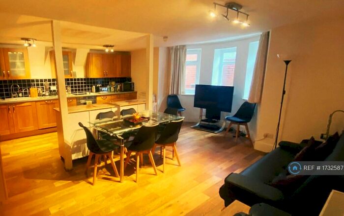 4 Bedroom Flat To Rent In Basement Somerhill Road, Hove, BN3