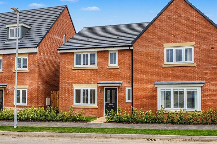 3 Bedroom Semi-Detached House For Sale In Webb Close, MK45