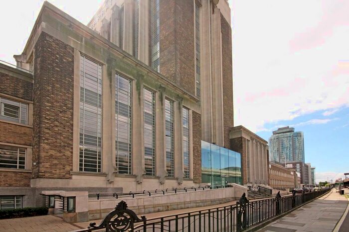 3 Bedroom Flat To Rent In Great West Road, Brentford, TW8