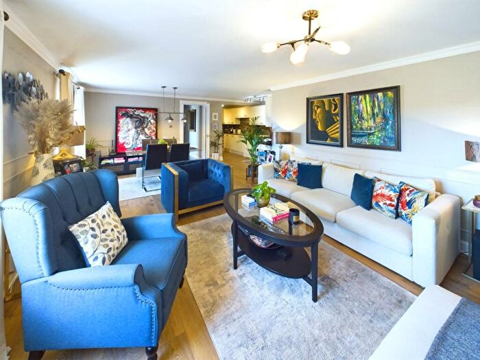 2 Bedroom Flat To Rent In Slateford Road, Slateford, Edinburgh, EH14