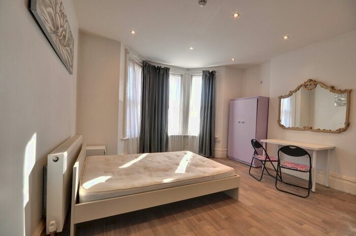 Studio To Rent In Belvedere Road, Winton, Bournemouth, BH3