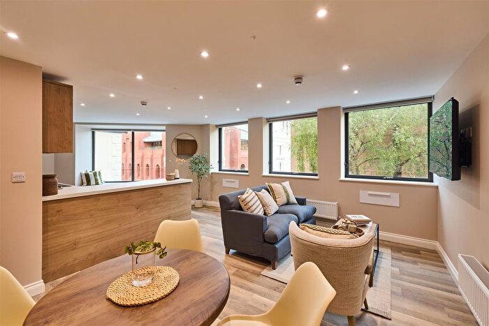 3 Bedroom Flat To Rent In High Street, Exeter, EX4