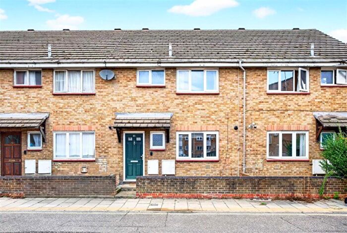 3 Bedroom House To Rent In Chatham Street, Walworth, SE17