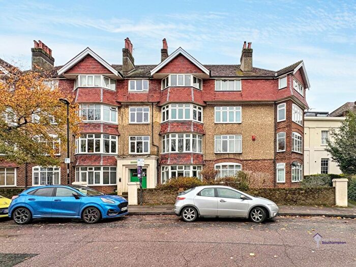 4 Bedroom Flat To Rent In Polygon, Southampton, Hampshire, SO15