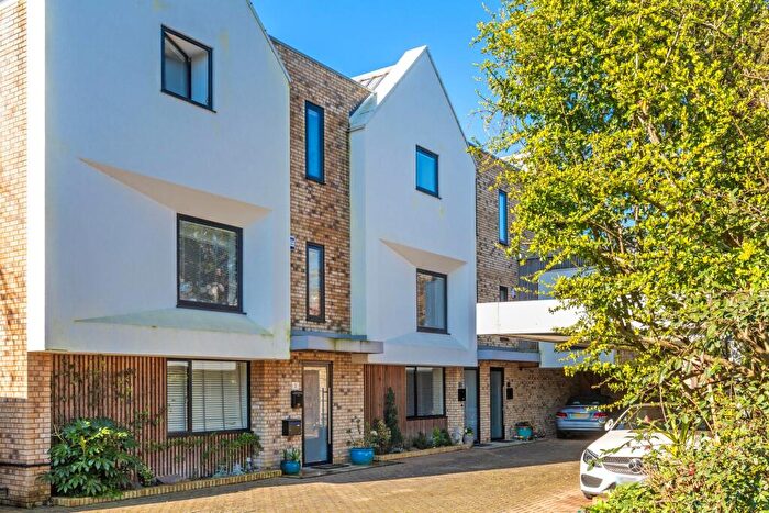 4 Bedroom Terraced House For Sale In Lansdowne Avenue, Winchester, SO23