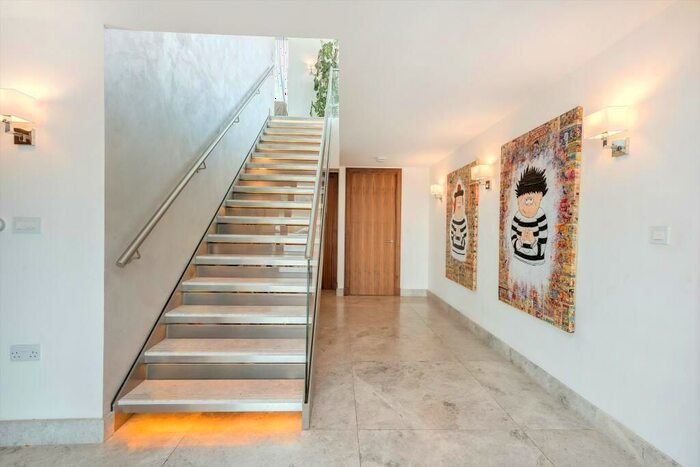 3 Bedroom Flat To Rent In Juniper Drive, London, SW18