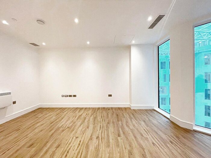 1 Bedroom Flat To Rent In Hanger Lane, London, W5