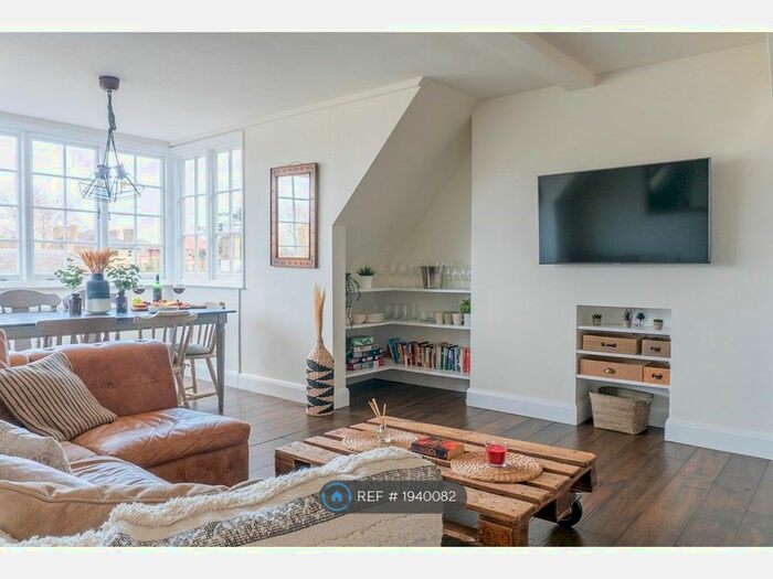 3 Bedroom Flat To Rent In Malbrook Road, London, SW15