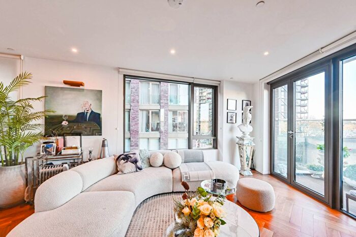 2 Bedroom Flat To Rent In New Union Square, Nine Elms, London, SW11