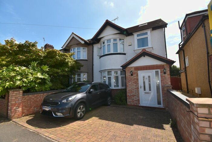 4 Bedroom Semi-Detached House To Rent In Syon Park Gardens, Isleworth, TW7