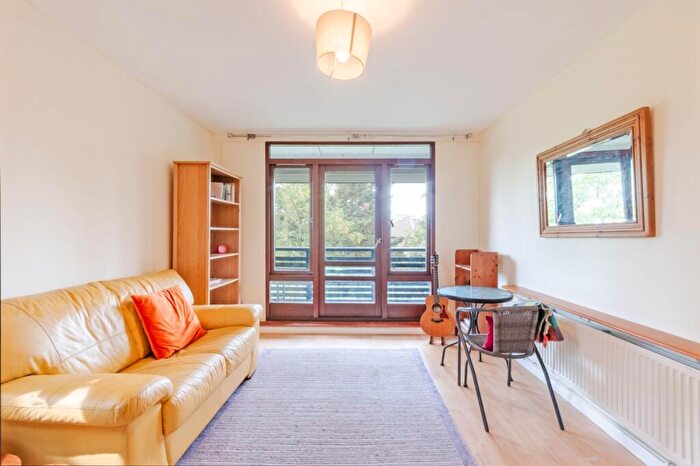 1 Bedroom Flat To Rent In Barlow Road, West Hampstead, NW6