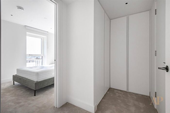 1 Bedroom Property To Rent In Cascade Way, London, W12