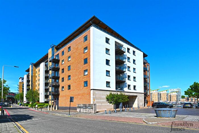 1 Bedroom Apartment To Rent In Berglen Court, Branch Road, E14