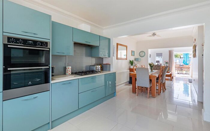 4 Bedroom Semi-detached House For Sale In Park Road, Cowes, PO31