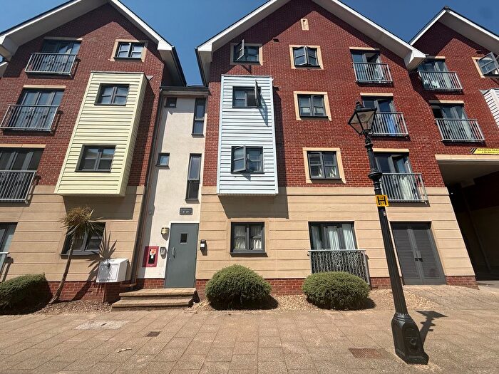 2 Bedroom Flat To Rent In St. James's Street, Portsmouth, PO1