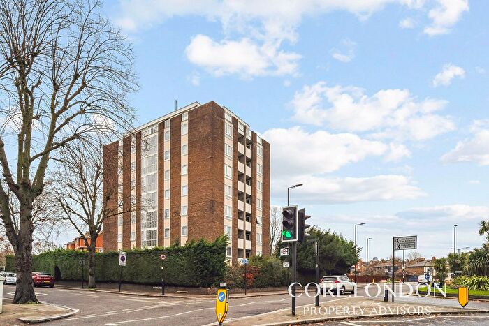 2 Bedroom Flat For Sale In Mount Park Road, London, W5