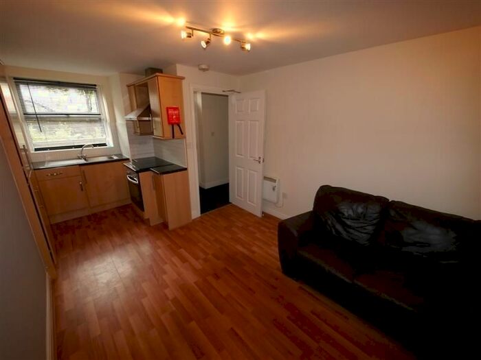 1 Bedroom Flat To Rent In St. Ives Mount, Armley, Leeds, LS12