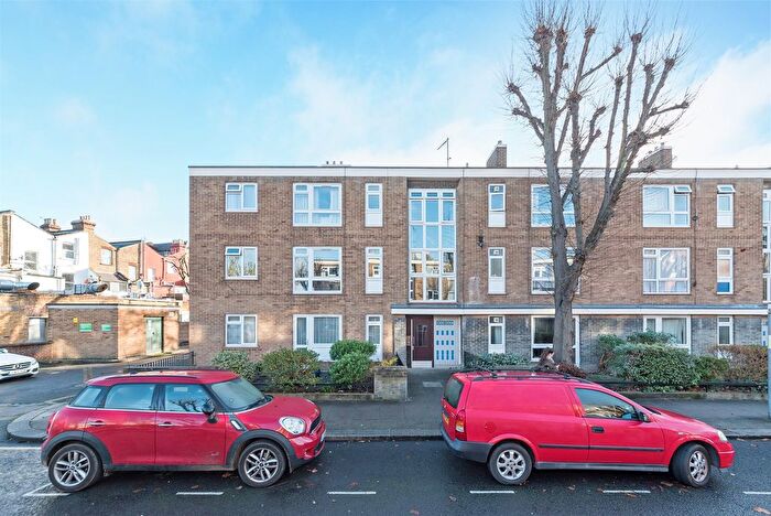 2 Bedroom Flat For Sale In Atney Road, London, SW15