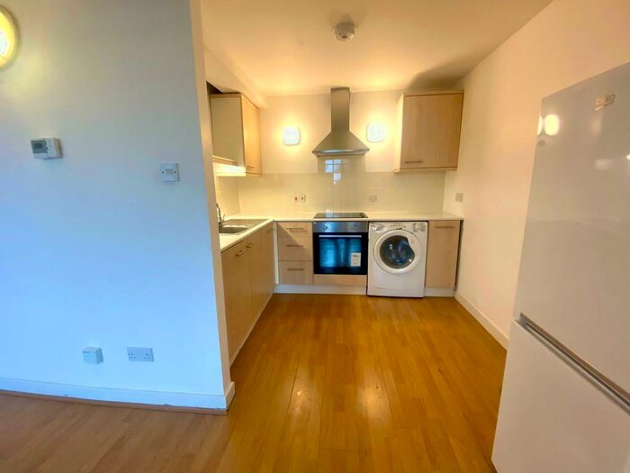4 Bedroom Flat To Rent In Whingate, Leeds, West Yorkshire, LS12