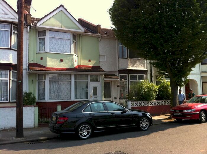 2 Bedroom Flat To Rent In Winchester Road, London N9