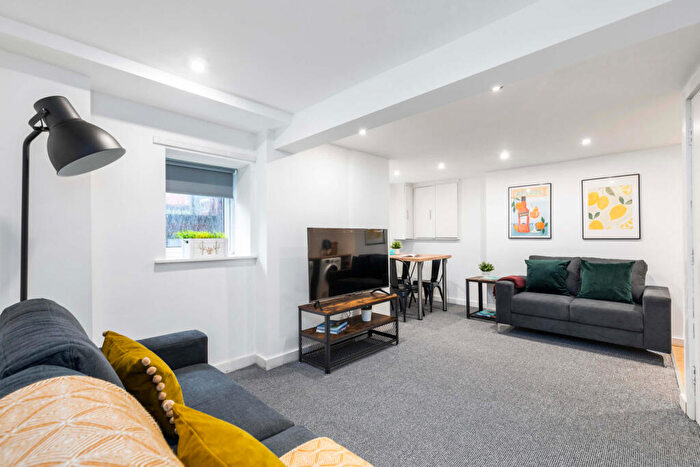 5 Bedroom House To Rent In Talbot Mount, Leeds, LS4