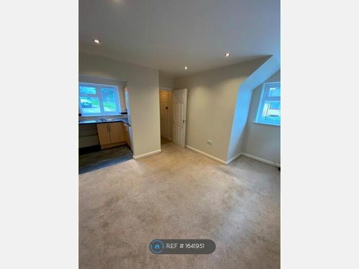 2 Bedroom Flat To Rent In Turtlegate Avenue, Bristol, BS13