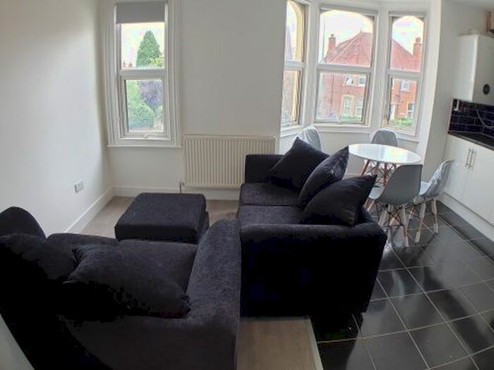 5 Bedroom Semi-Detached House To Rent In Iffley Road, OX4