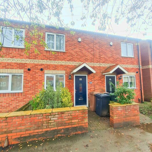 2 Bedroom Town House To Rent In Queen Elizabeth Road, Ermine, LN1