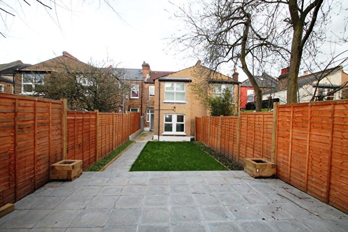 2 Bedroom Flat To Rent In Hurstbourne Road, Forest Hill, SE23