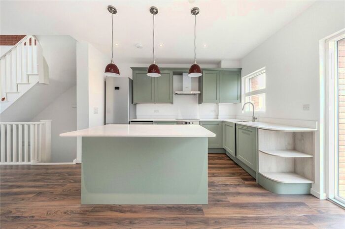 3 Bedroom Town House To Rent In Elm Grove, Wimbledon, SW19