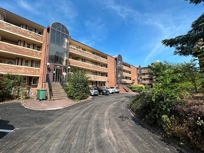 2 Bedroom Apartment To Rent In Minster Court, L7