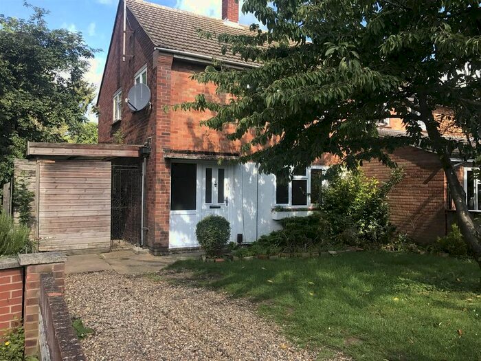 3 Bedroom Semi-Detached House To Rent In Essex Close, Cambridge, CB4