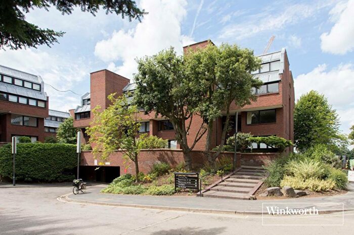 2 Bedroom Apartment To Rent In Chandos Way, London, NW11