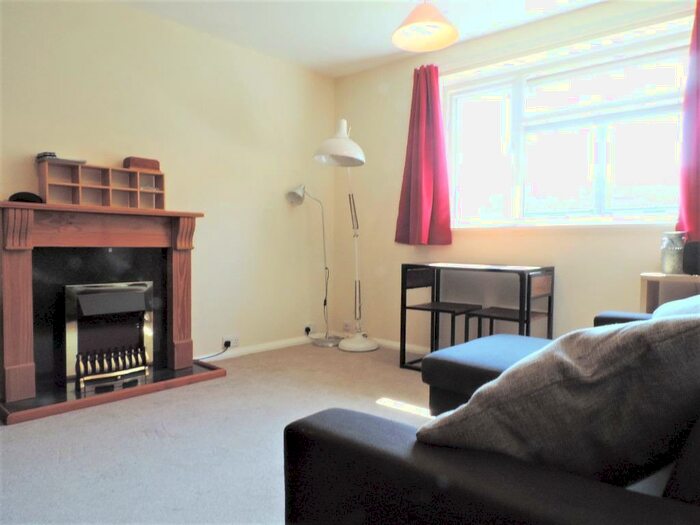 1 Bedroom Flat To Rent In Hornhatch Close, Chilworth, GU4